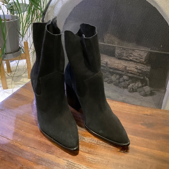 Schutz Tessie Black Suede Bootie size 7 - Picture 2 of 9